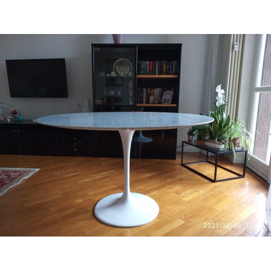 TULIP TABLE ROUND OR OVAL CARRARA MARBLE